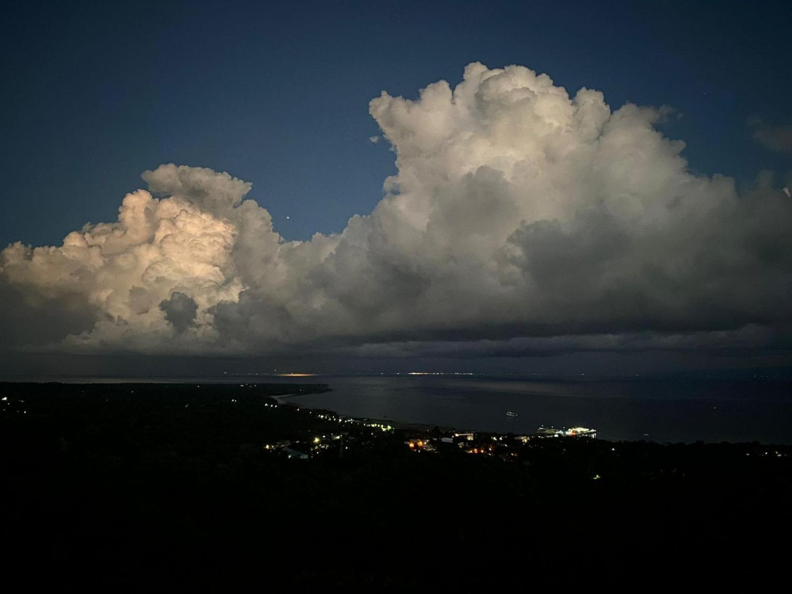 Thornton'S Sea View Cafe & Guesthouse Siquijor Kültér fotó